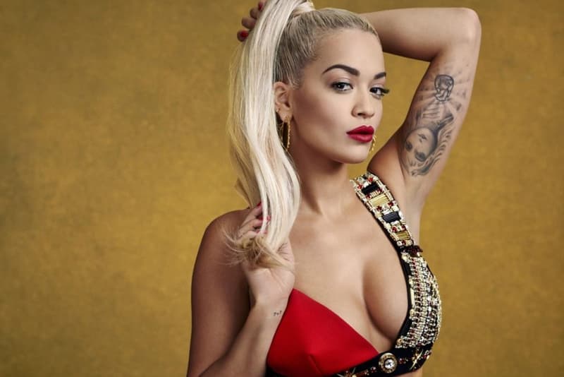 Rita Ora が『Lui Magazine』表紙にトップレスで登場