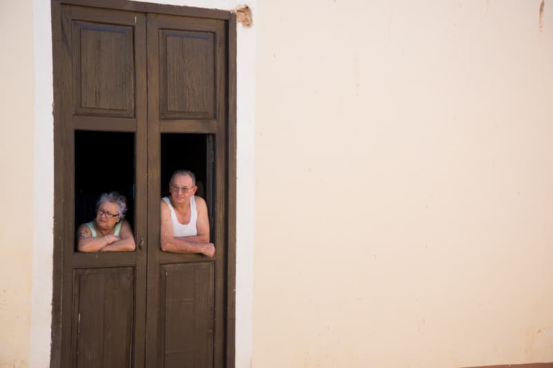 小見山峻の写真展 “Letter From República” が『LIGHT UP COFFEE』で開催