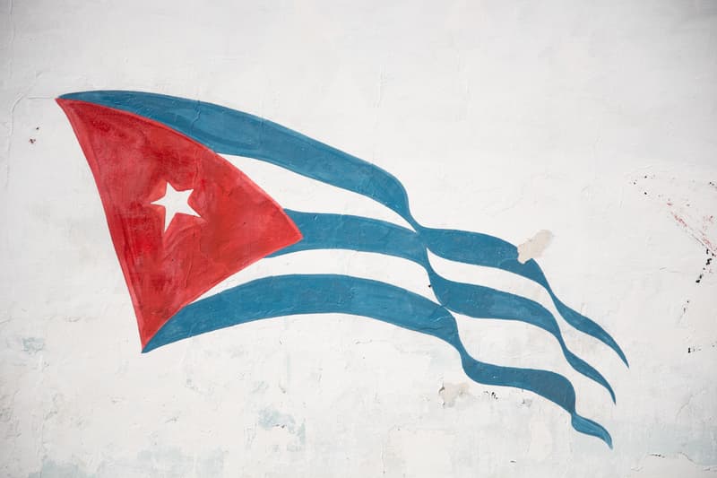 小見山峻の写真展 “Letter From República” が『LIGHT UP COFFEE』で開催