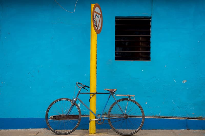 小見山峻の写真展 “Letter From República” が『LIGHT UP COFFEE』で開催