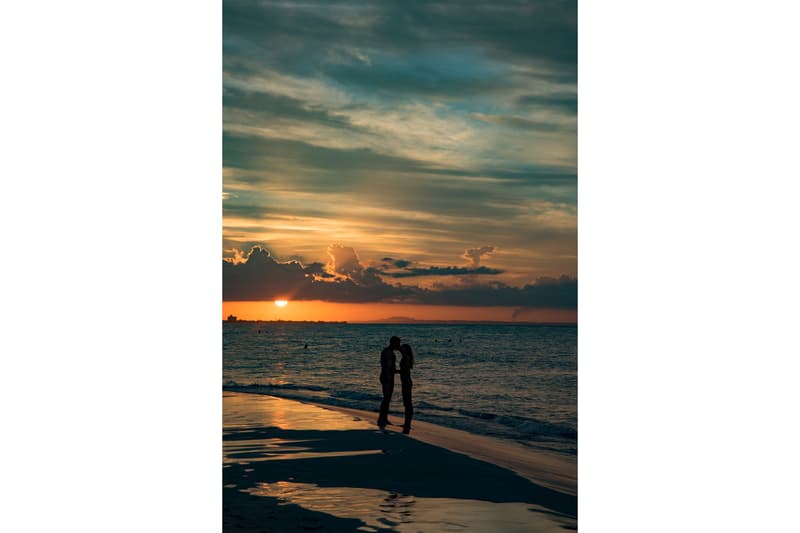 小見山峻の写真展 “Letter From República” が『LIGHT UP COFFEE』で開催