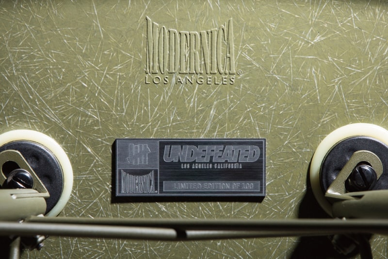 Undefeated が Modernica とタッグを組みファイバーグラスシェルチェアを製作