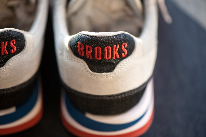 国産本藍デニムをディテールに用いた BROOKS HERITAGE x BLUE BLUE CHARIOT