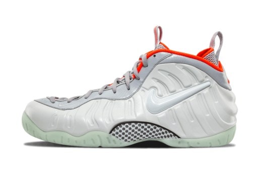 Air Yeezy 2 にインスパイアされた Nike Foamposite Pro “Pure Platinum”