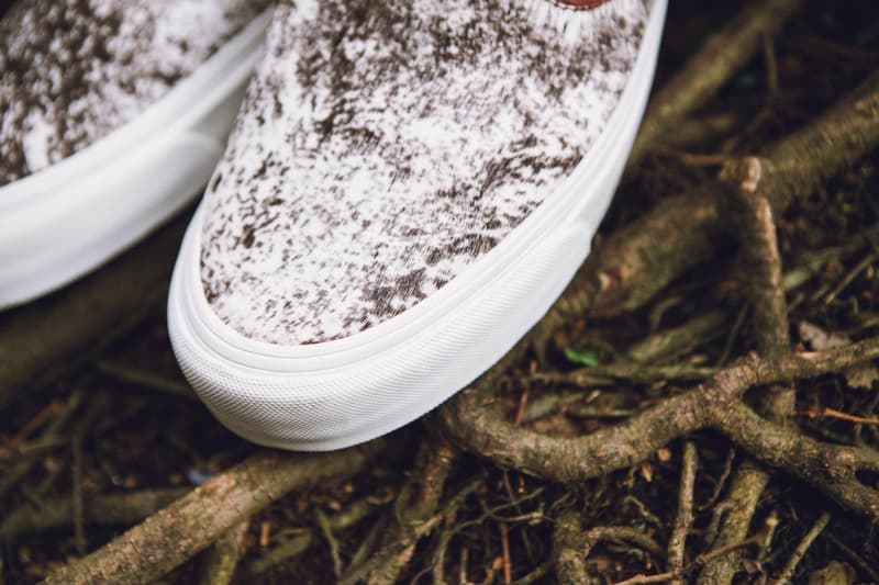 ポニーヘアとレザーを組み合わせた Vault by Vans OG Slip-On 59 LX にクローズアップ