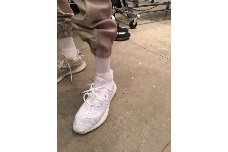 ブランディングのない Yeesy Boost 350？					