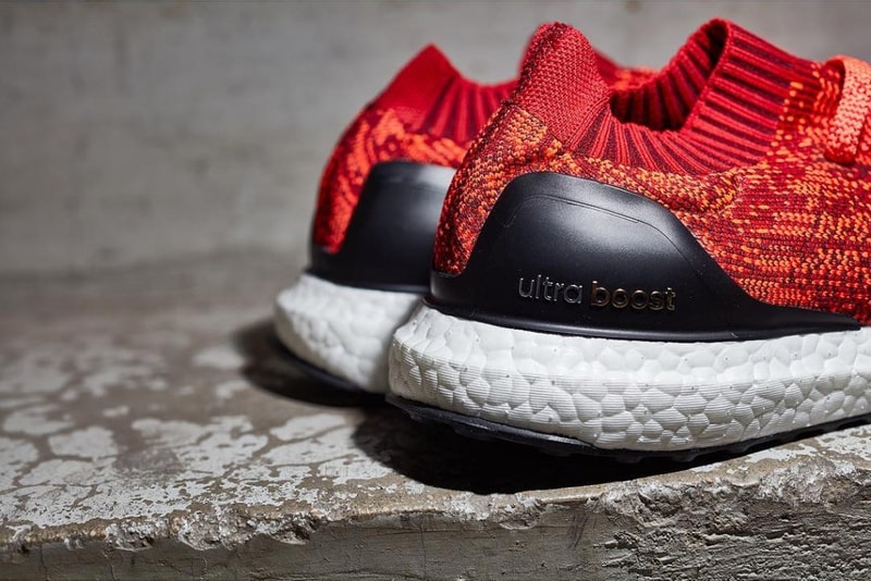 鮮やかなレッドカラーの adidas Ultra Boost Uncaged のニューモデル