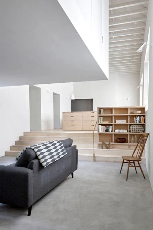 風通しの良いミニマルなリノベーション住宅 Merrydown