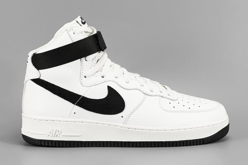 レトロな仕上がりの Nike Air Force 1 High Retro Summit White/Black 