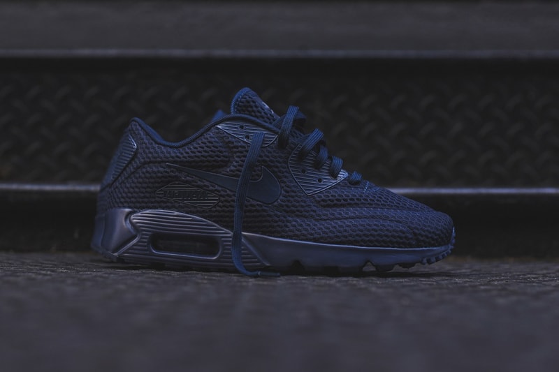 Nike Air Max 90 BR"Triple Navy" と "Triple Black"