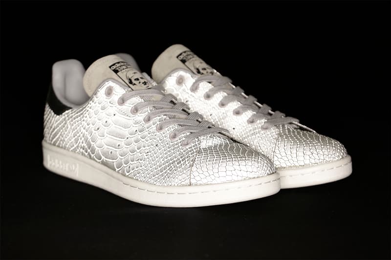 スネーク柄のリフレクター素材を施した Stan Smith が発売