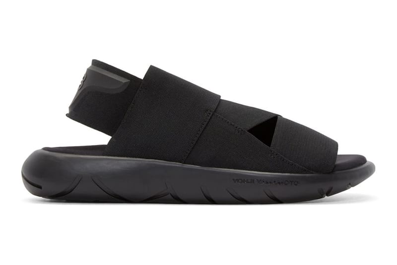 Y-3 が QASA のサンダルモデルをリリース