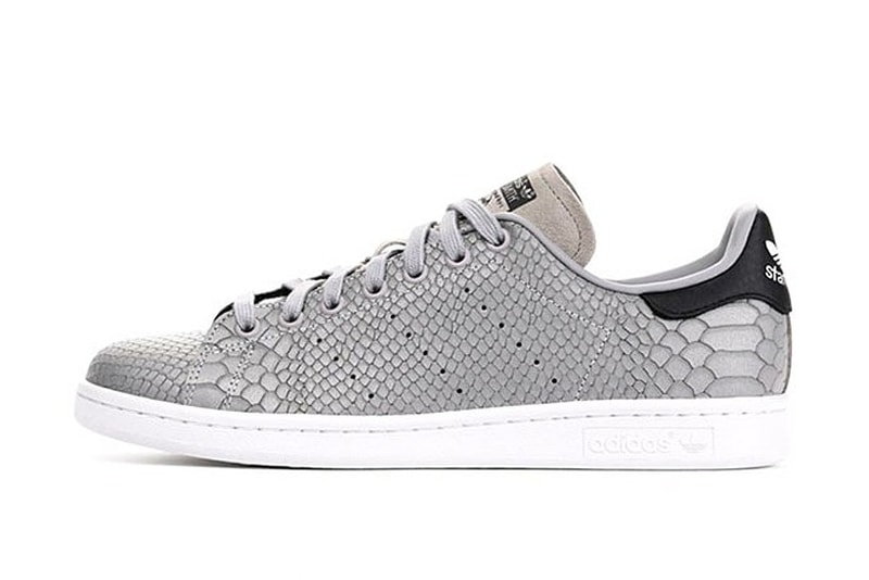 adidas Originals よりシルバーのスネークスキン柄が施された Stan Smith が登場
