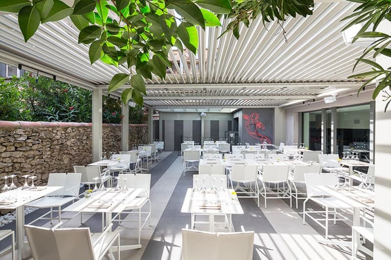 フランスに店舗を構える“和彫り”をモチーフとしたインテリアの日本食レストラン