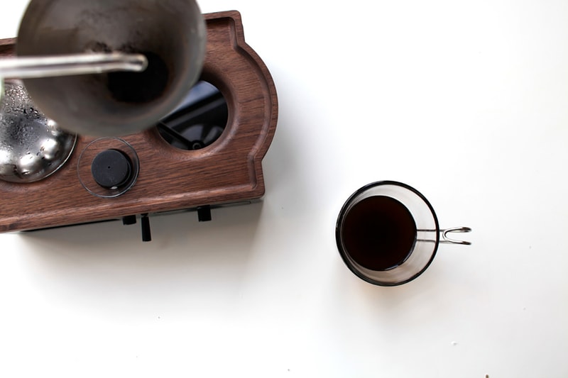 コーヒーを淹れてくれるアラームクロック