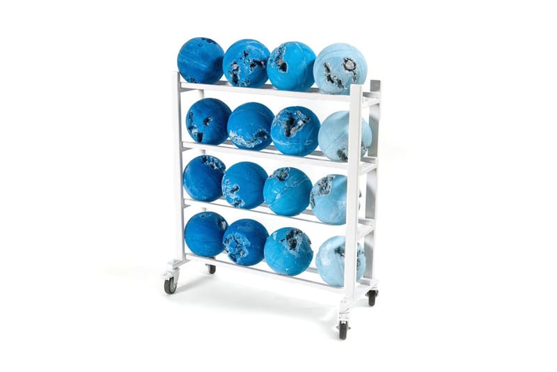 Daniel Arsham が鮮やかなカラーリングの作品を制作