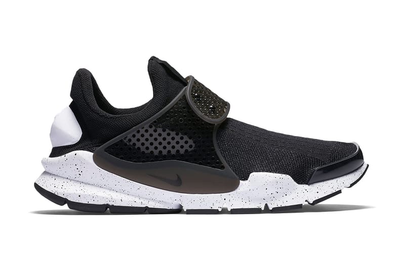 Nike Sock Dart ブラック/ホワイトのニューモデルがついに発売