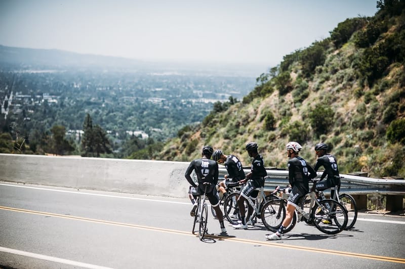 LEADER BIKES x UNDEFEATED がレースチームを結成 コンセプトバイクも 