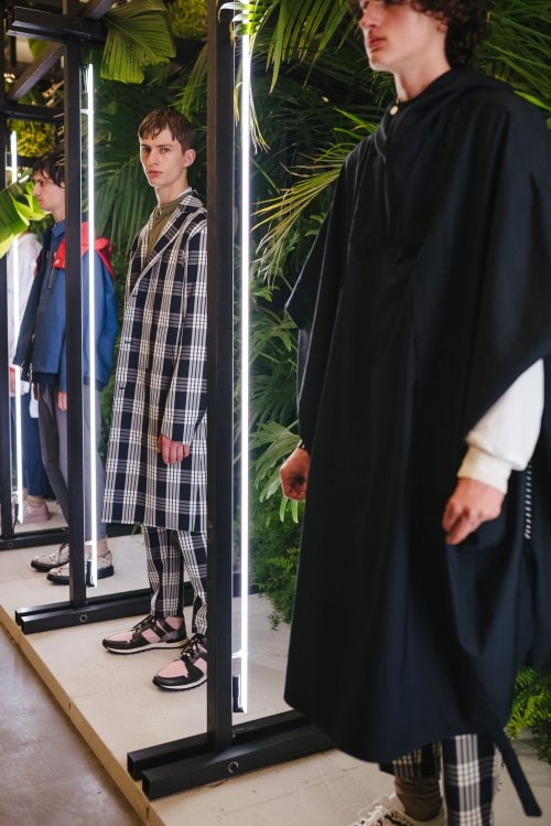 OAMC 2017 Spring/Summer Menswear Show のクロースアップ