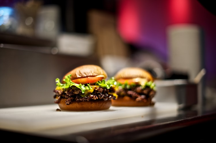 Eats: HENRY'S BURGER