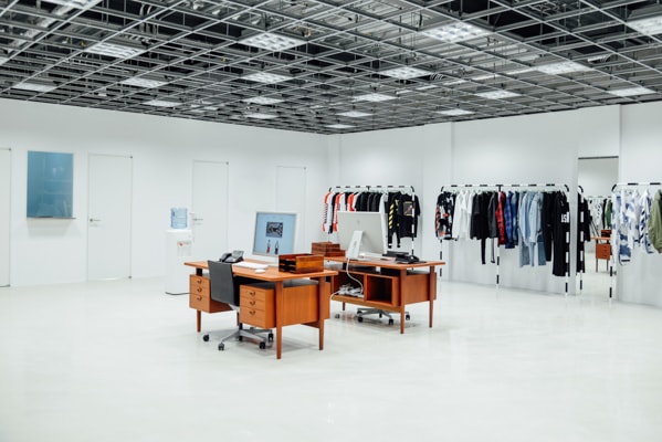OFF-WHITE 国内初の路面店『"SOMETHING & ASSOCIATES" c/o OFF-WHITE™ TOKYO』の内装が初公開