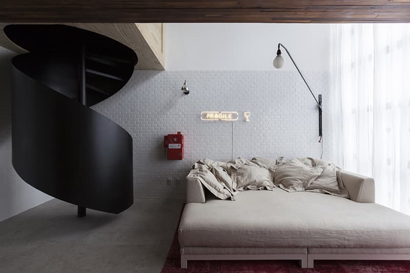 サンパウロの螺旋階段付きアパートメント