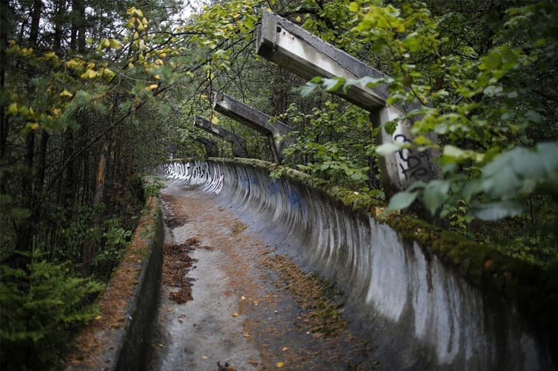 忘れ去られたオリンピック会場跡地の風景