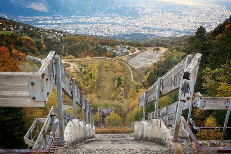 忘れ去られたオリンピック会場跡地の風景