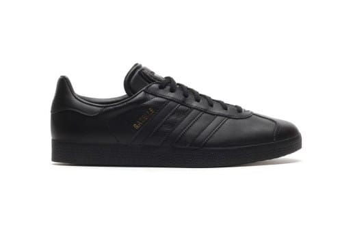 adidas がオールブラックの Gazelle をドロップ