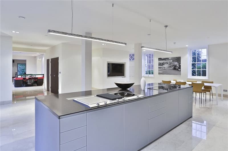 車コレクターにはたまらないドリームハウス