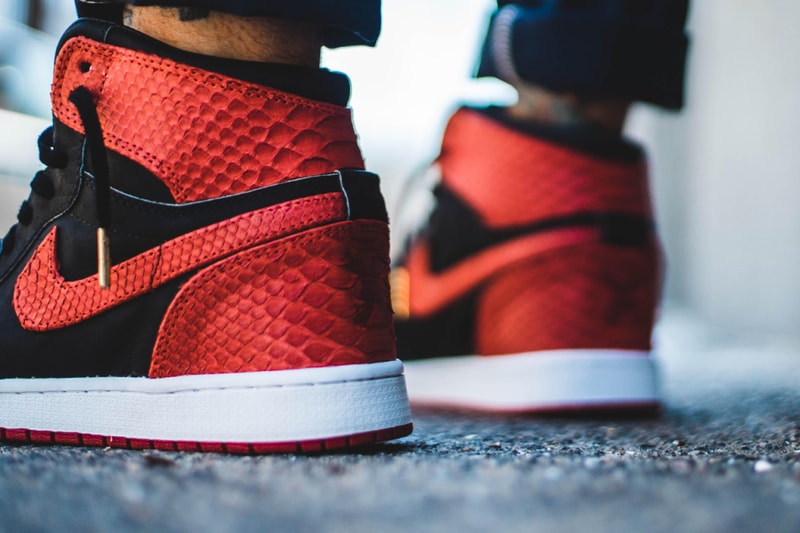 Air Jordan 1 “Banned” を贅沢にアップデートした The Shoe Surgeon のカスタムシューズ