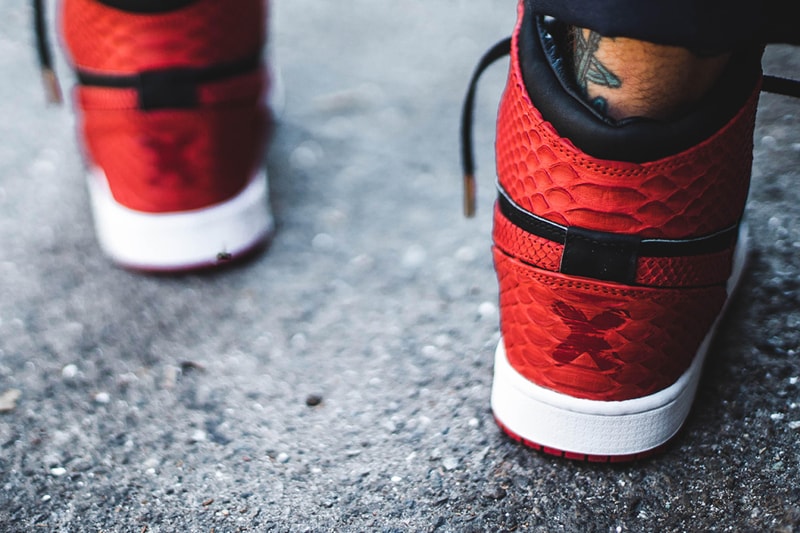 Air Jordan 1 “Banned” を贅沢にアップデートした The Shoe Surgeon のカスタムシューズ