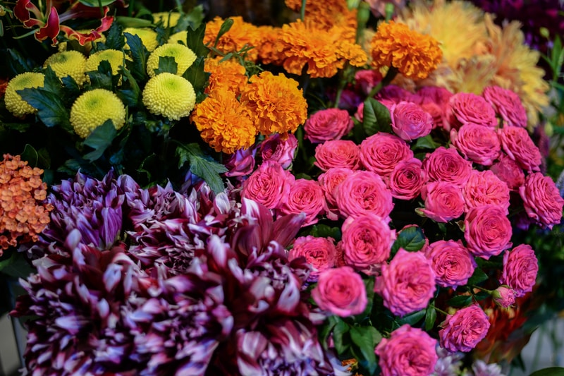 花にまつわるエキシビジョン “Flower Huddle” をレポート