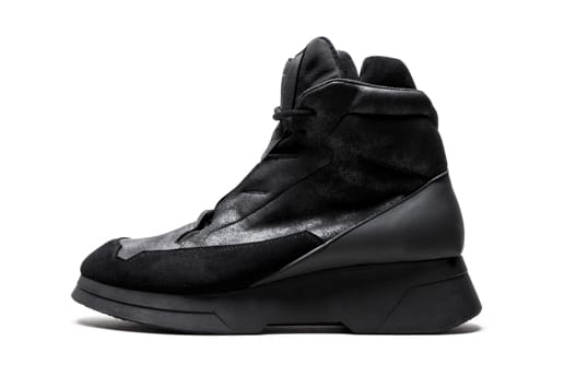 JULIUS が初のハイカットスニーカーをリリース