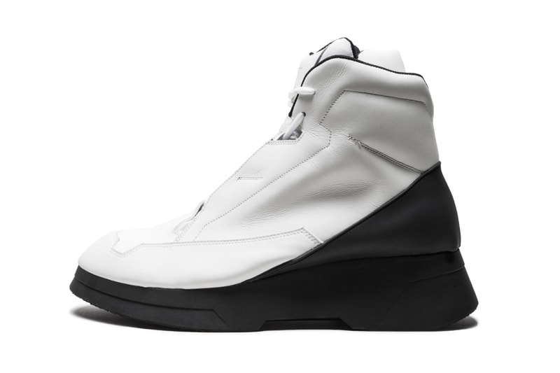 JULIUS が初のハイカットスニーカーをリリース