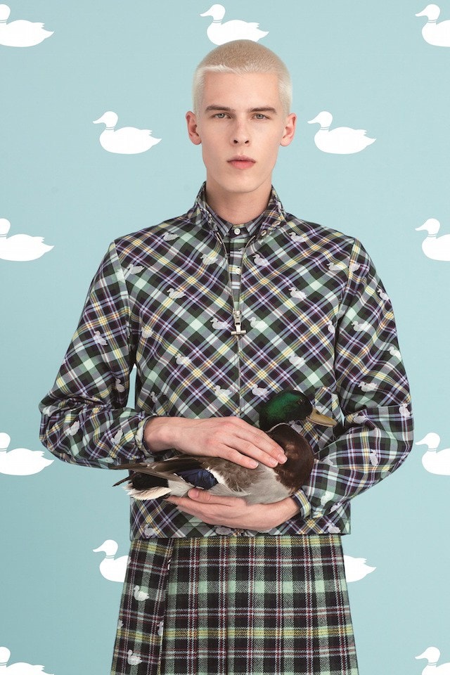 KOE と Thom Browne がアヒルをテーマにしたコレクションを発表