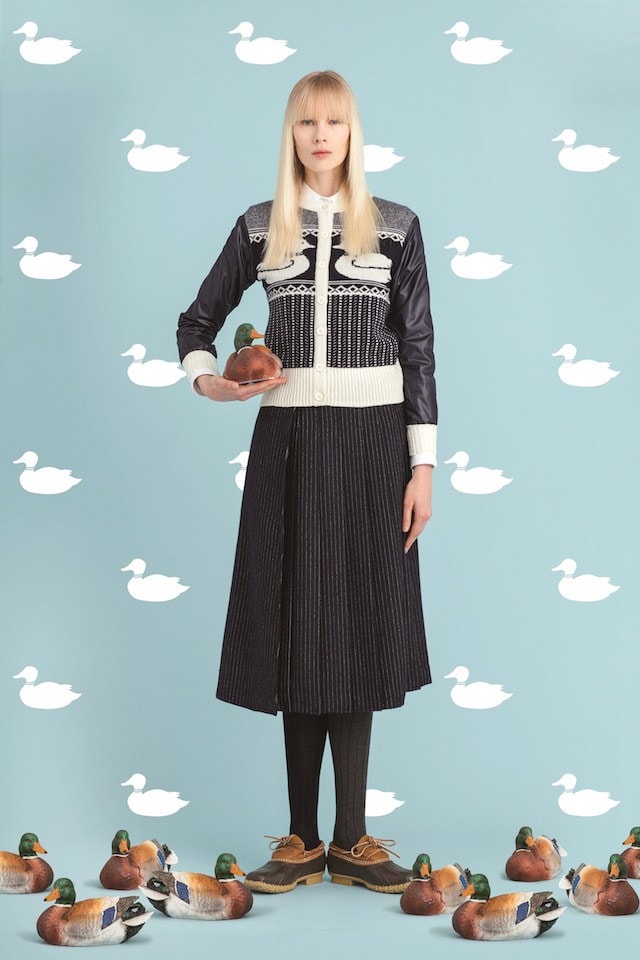 KOE と Thom Browne がアヒルをテーマにしたコレクションを発表