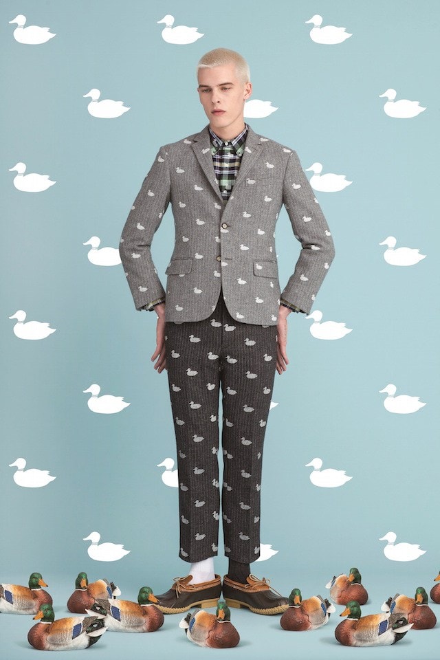 KOE と Thom Browne がアヒルをテーマにしたコレクションを発表