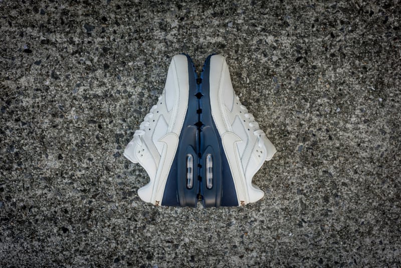 クールな2トーンの Nike Air Max BW Premium