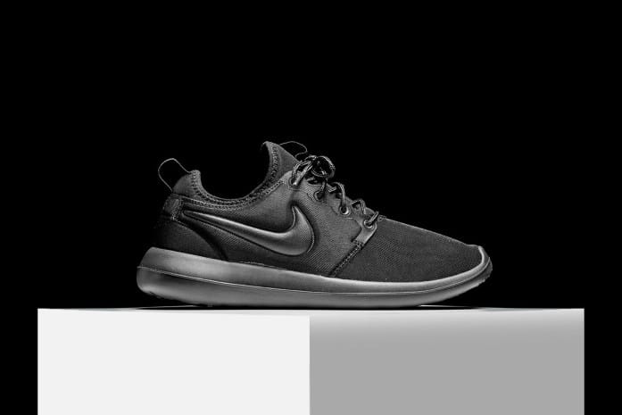 Nike Roshe Two の新色 “Ultra Black” が登場