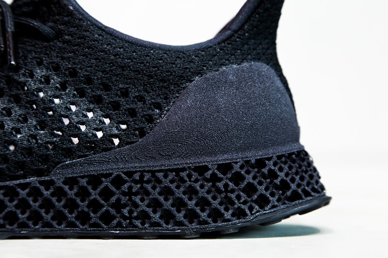 3Dプリントのソールユニットを搭載した adidas Futurecraft にクローズアップ