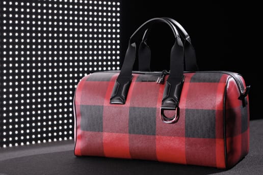 DIOR HOMME の冬を象徴する「DARK LIGHT」コレクションが登場