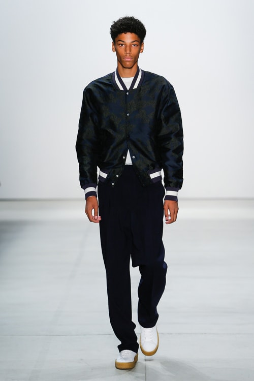 再始動した Band of Outsiders の 2017 Spring/Summer ランウェイ