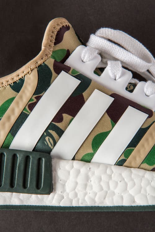 A BATHING APE® x adidas Originals コラボ NMD_R1 にクローズアップ