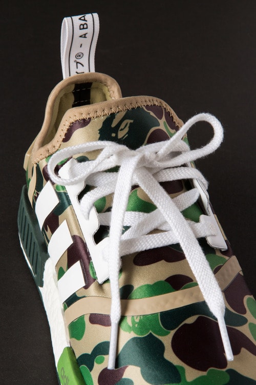 A BATHING APE® x adidas Originals コラボ NMD_R1 にクローズアップ
