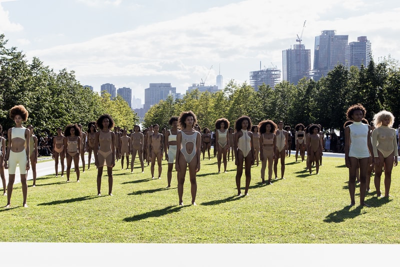 太陽の下で開催された Kanye West の YEEZY Season 4 プレゼンレーション