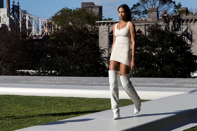 太陽の下で開催された Kanye West の YEEZY Season 4 プレゼンレーション