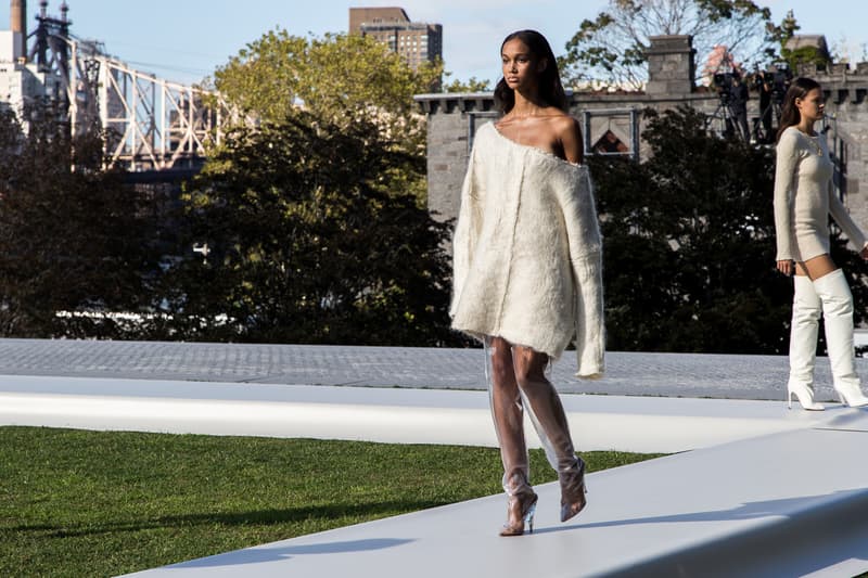 太陽の下で開催された Kanye West の YEEZY Season 4 プレゼンレーション