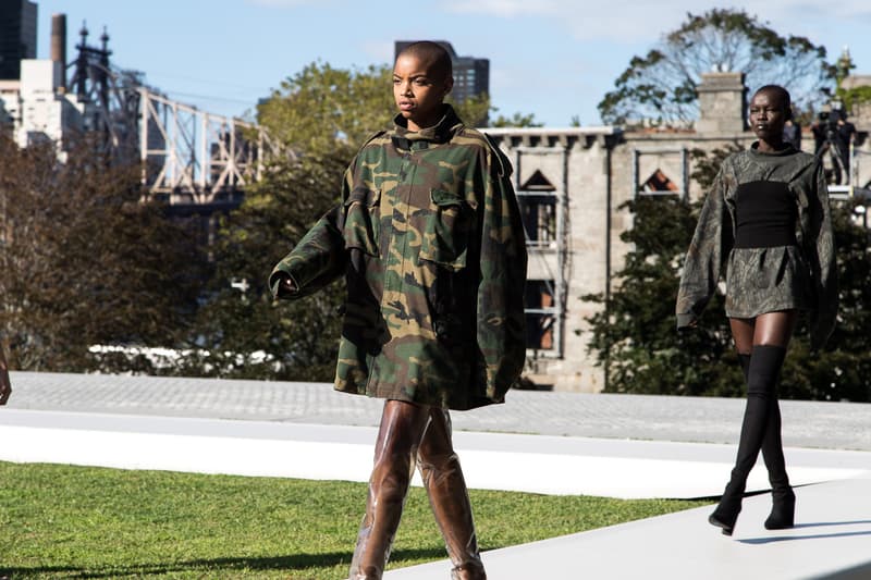 太陽の下で開催された Kanye West の YEEZY Season 4 プレゼンレーション