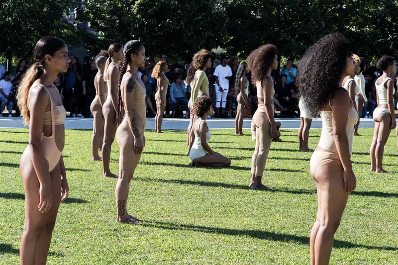 太陽の下で開催された Kanye West の YEEZY Season 4 プレゼンレーション